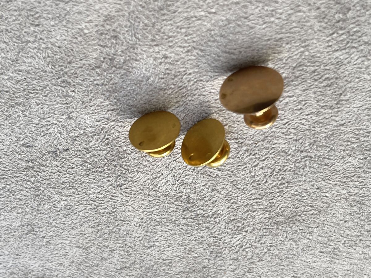 Null three yellow gold collar BUTTONS weight 3,4 g