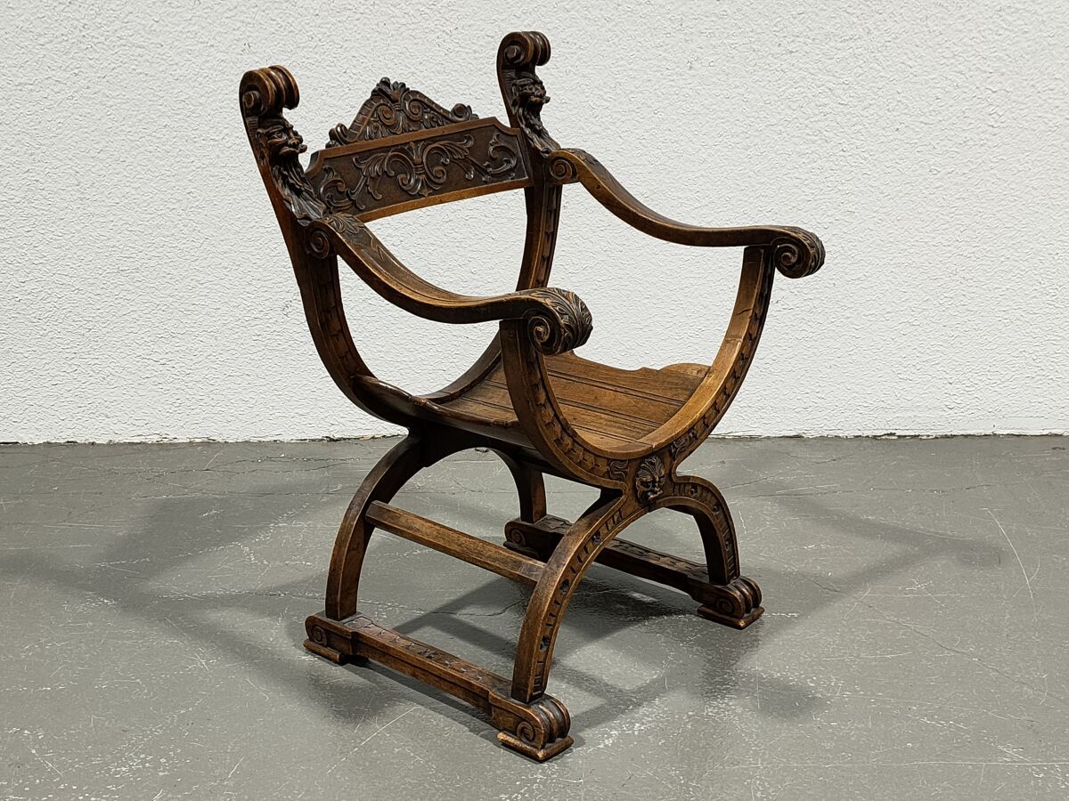 Null Dagobert armchair in carved and molded natural wood

End of XIXth century