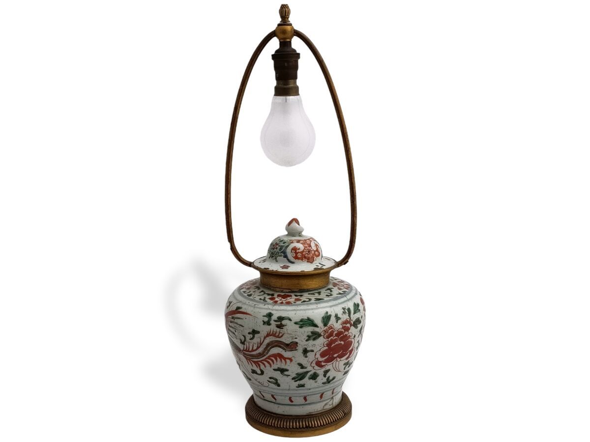 Null 中国

五彩缤纷的瓷器覆盖的花瓶，装作灯的样子

总高度：45厘米（事故，碎片）。