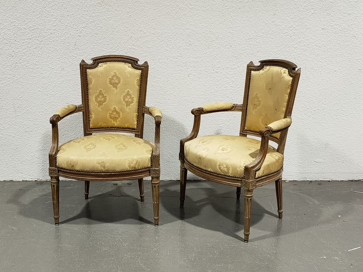 Null Pair of cabriolet armchairs in carved wood, molded and rechampi

Louis XVI &hellip;