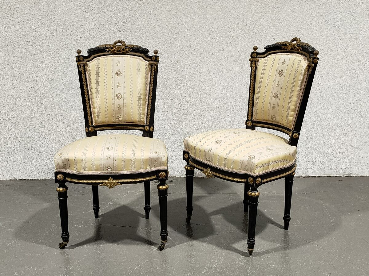 Null Pair of blackened wood CHAIRS with gilded bronze ornaments

End of XIXth ce&hellip;
