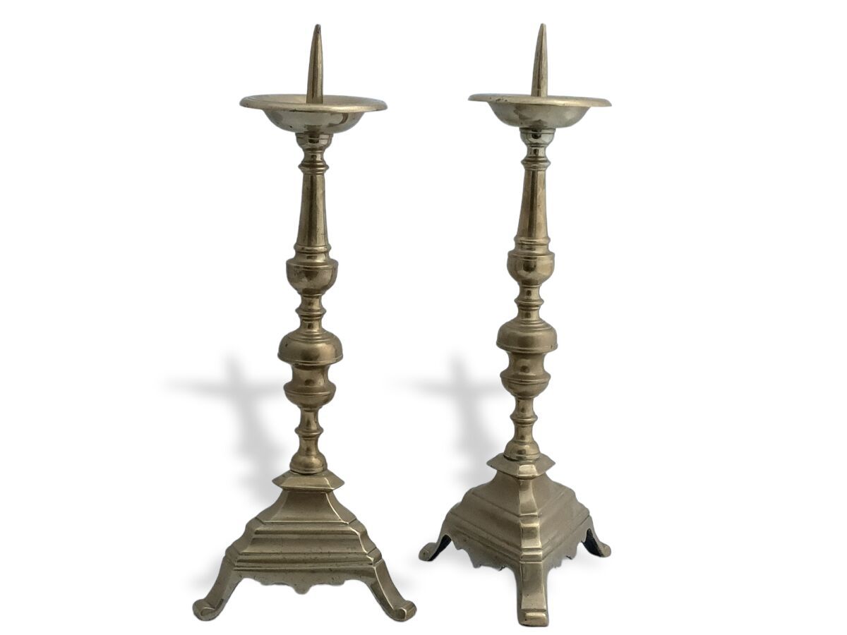 Null Pair of bronze PIQUE CIERGE, the tripod base topped by a ringed shaft

Styl&hellip;