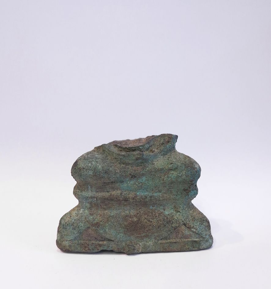 Bouddha en bronze 有出土文物的佛像碎片。

泰国，大城府 18世纪

8,5x3,5x6,5cm