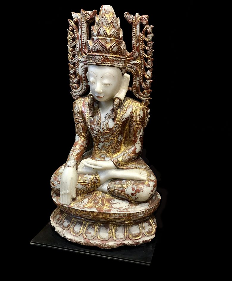 Bouddha assis 壮丽的冠状Jambupati佛坐在双莲座上，身着Bhumisparsha Mudra--从地面上看，头部有非常好的精雕细琢的盒子装饰&hellip;