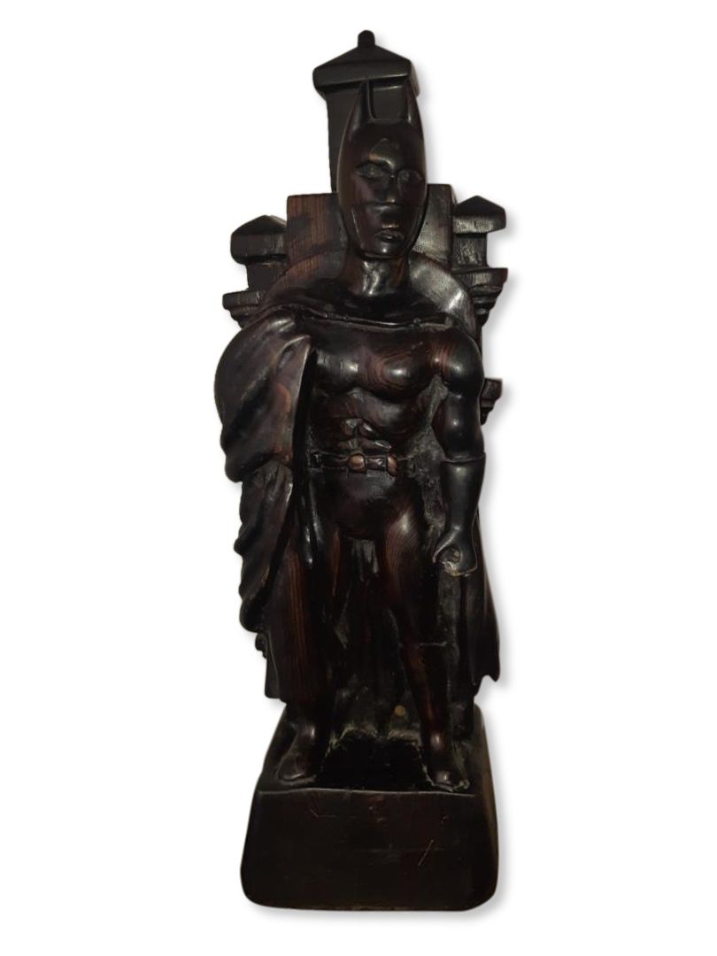 Bois d'ébène Skulptur aus Ebenholz von Batman auf seinem Thron.

Mali.

Um 1980.&hellip;