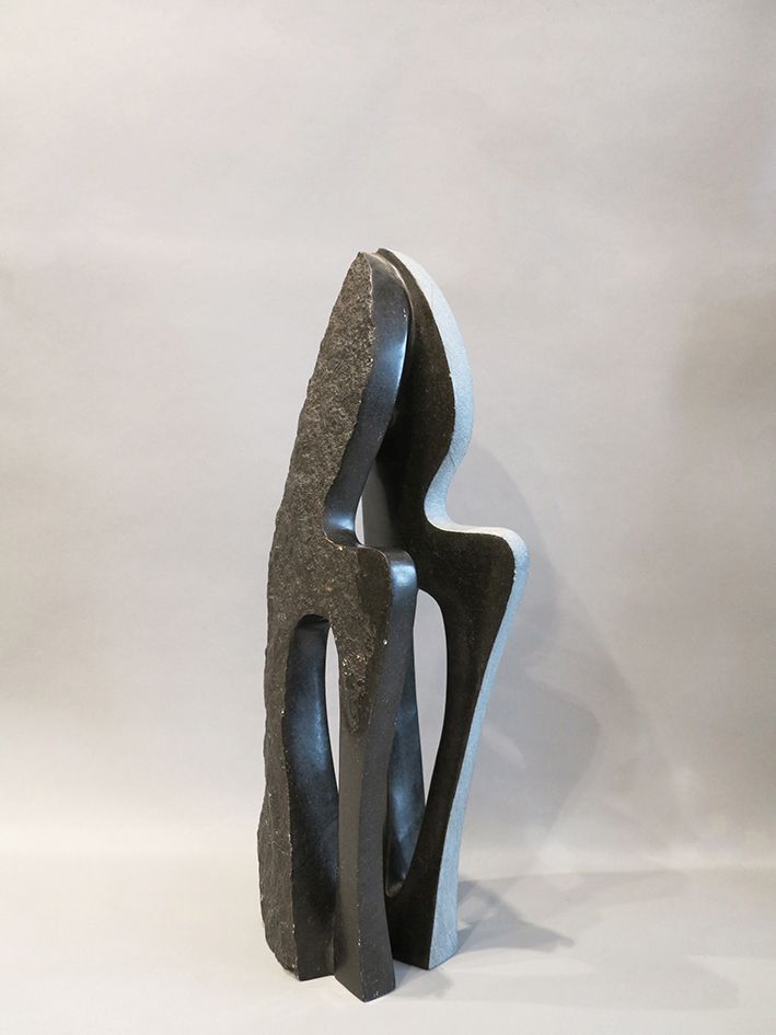 Sculpture contemporaine Shona 当代雕塑 肖纳

经过抛光和打蜡的深色蛇纹石

津巴布韦

15x11x50厘米