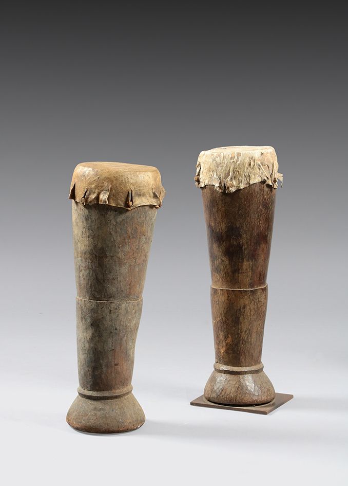 Tambours Set of two women's drums.

Wood and skin.

Republic of Ivory Coast

23x&hellip;
