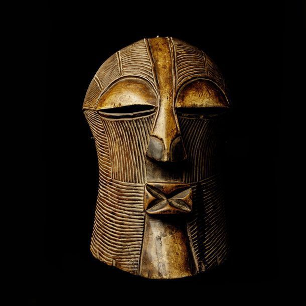 MASQUE SONGYE MASK OF THE "KIFWEBE" TYPE for women, the entire surface covered w&hellip;