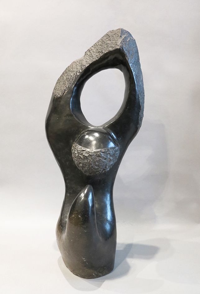 Sculpture contemporaine Shona 当代肖纳族的舞蹈家雕塑

深色蛇纹石，部分抛光和打过蜡

津巴布韦

签名：Farai Nyakan&hellip;
