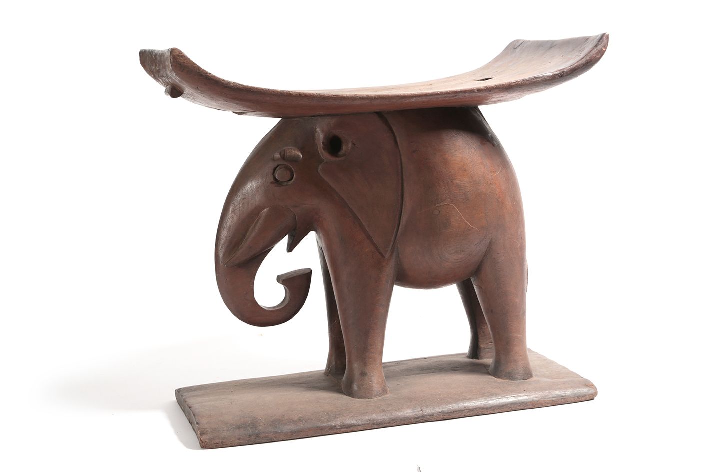 Tabouret Ashanti Hocker, der einen Elefanten darstellt, der den Sitz trägt.

Gha&hellip;
