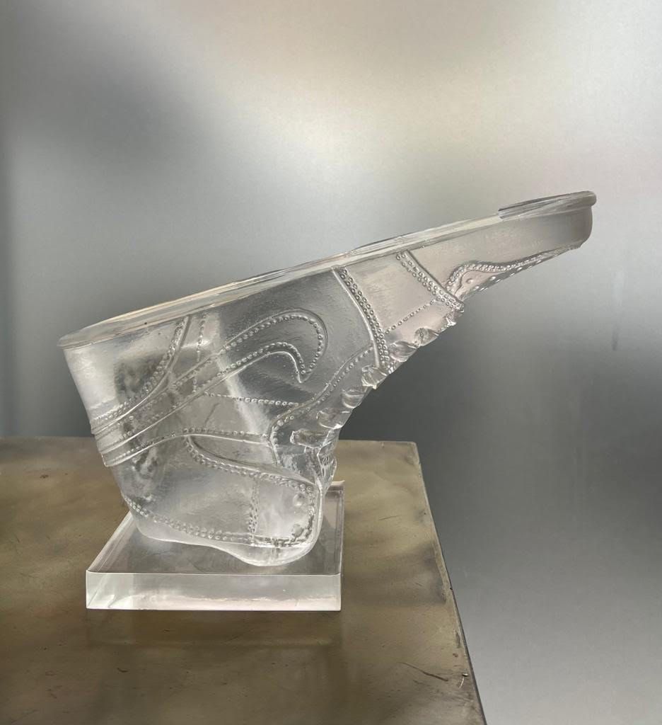 Charly Rocks (Né en 1983) Air Jordan 1, 2021

有机玻璃底座上的树脂块

16 x 24 x 9 厘米