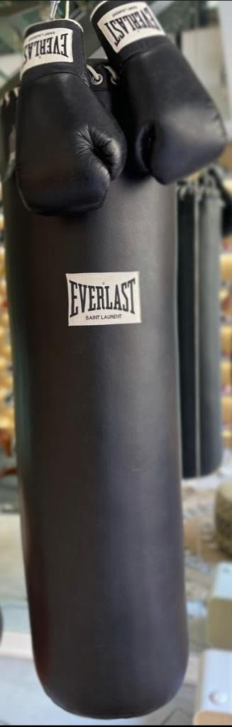 Everlast x Saint Laurent Set bestehend aus Boxshorts, einem Paar Handschuhe und
&hellip;