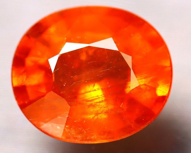 SPESSARTITE FANTA 1.96 CT- NAMIBIE 来自纳米比亚的天然重晶石

 - 重量1.96克拉

 - 尺寸 椭圆形

 - 颜色 橙&hellip;