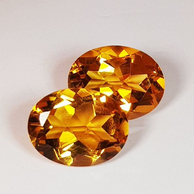 PAIRE CITRINES MADEIRA 3.54 CT 一对来自葡萄牙的天然马德拉黄水晶

 - 重量1.82和1.72克拉

 - 尺寸 椭圆形

 -&hellip;