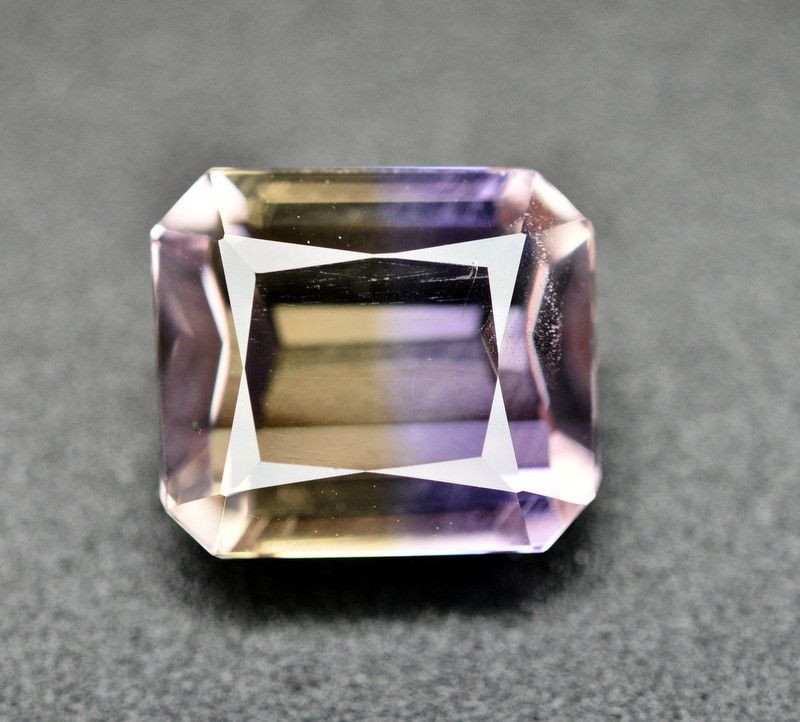 AMETRINE 4.31CT- BOLIVIE 来自玻利维亚的天然紫水晶

 - 重量4.31克拉

 - 尺寸 八角形

 - 紫色和橙色的颜色

 - 纯&hellip;