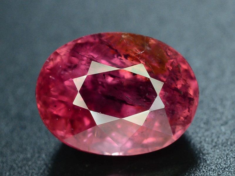 TOURMALINE ROSE 4.07 CT- BRESIL 来自巴西的天然碧玺

 - 重量4.07克拉

 - 尺寸 椭圆形

 - 颜色 粉红色 红色 &hellip;