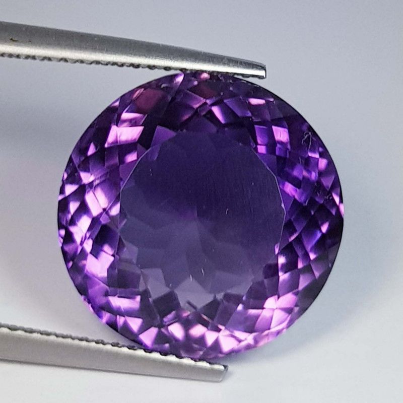 AMETHYSTE 13.28 CT-BRESIL 来自巴西的紫水晶

 - 重量13.28克拉

 - 尺码 圆型

 - 紫色的颜色

- 纯度VVS

-&hellip;