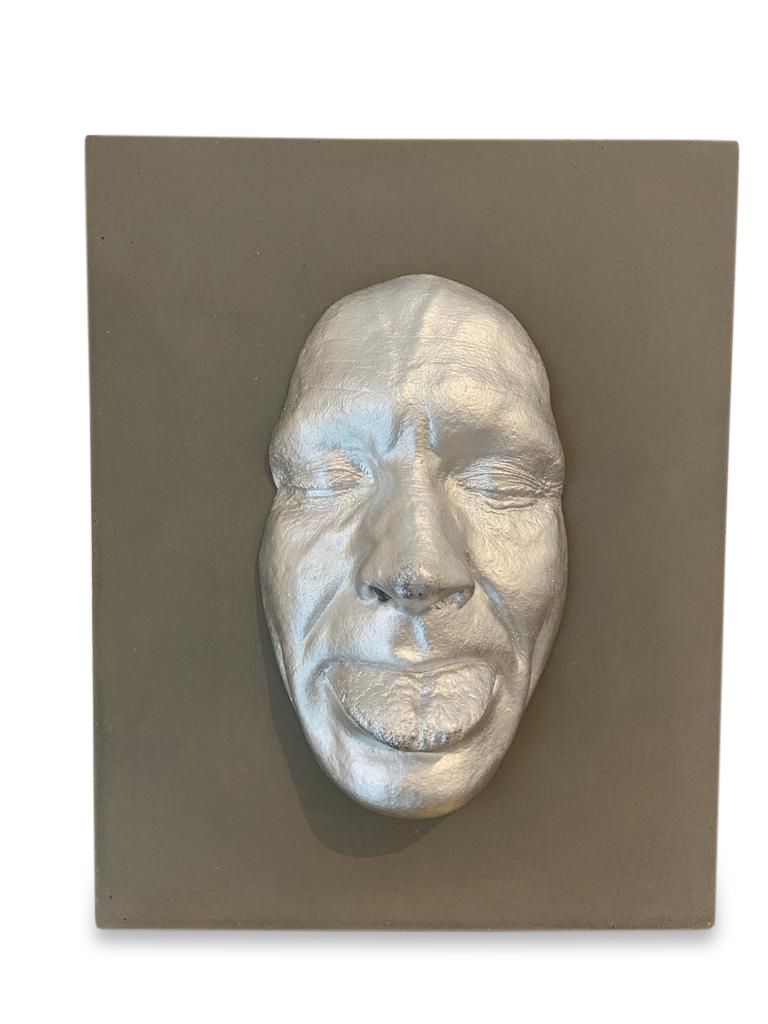 Gregos (ne en 1972) Gregos (Né en 1972)

Collage d'un visage en plâtre à l'éfigi&hellip;
