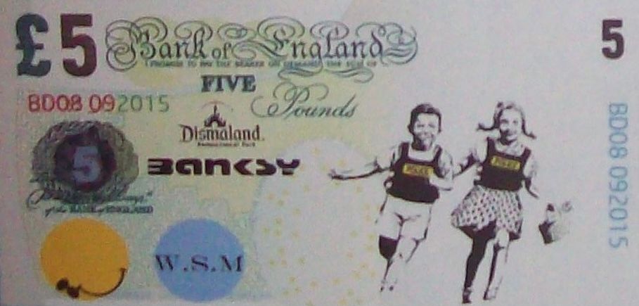 Banksy né en 1974 (D'après) 凄惨的斯特林 - 2015

以5英镑纸币为主题的帆布印刷品，丝网印刷在帆布上，作品背面有dismala&hellip;