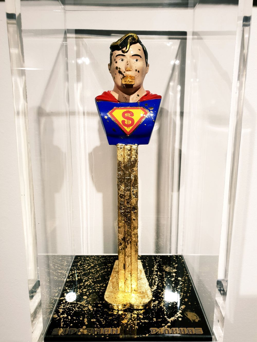 Pinkhas - Superman 平克哈斯--超人



用丙烯颜料强化的树脂雕塑

灵感来自于著名的以神话人物为主题的PEZ糖果，这个树脂作品包含了一个5&hellip;