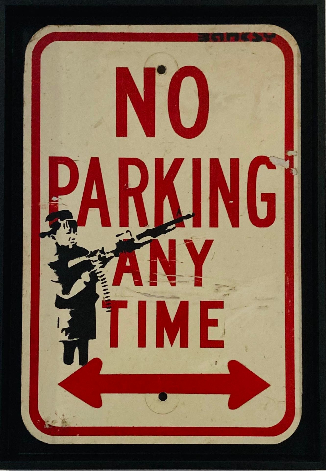 Banksy né en 1974 (D'après) 在 "任何时候禁止停车 "的标志上打上钢印和喷涂。

右上角的钢印签名

装在一个黑色的美国盒子里

尺&hellip;