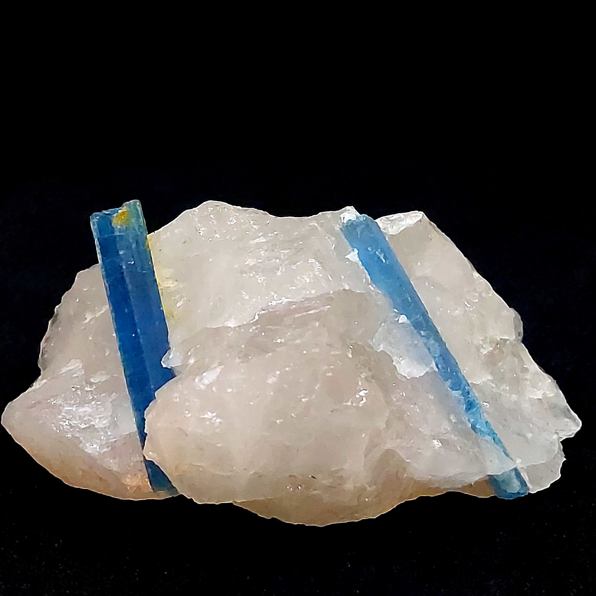 AIGUE-MARINE - 196 gr 品质卓越的棱形海蓝宝石晶体 - 来自巴西的Tatu Santa Maria矿 - 重量196克 - 晶体尺寸8.8 &hellip;