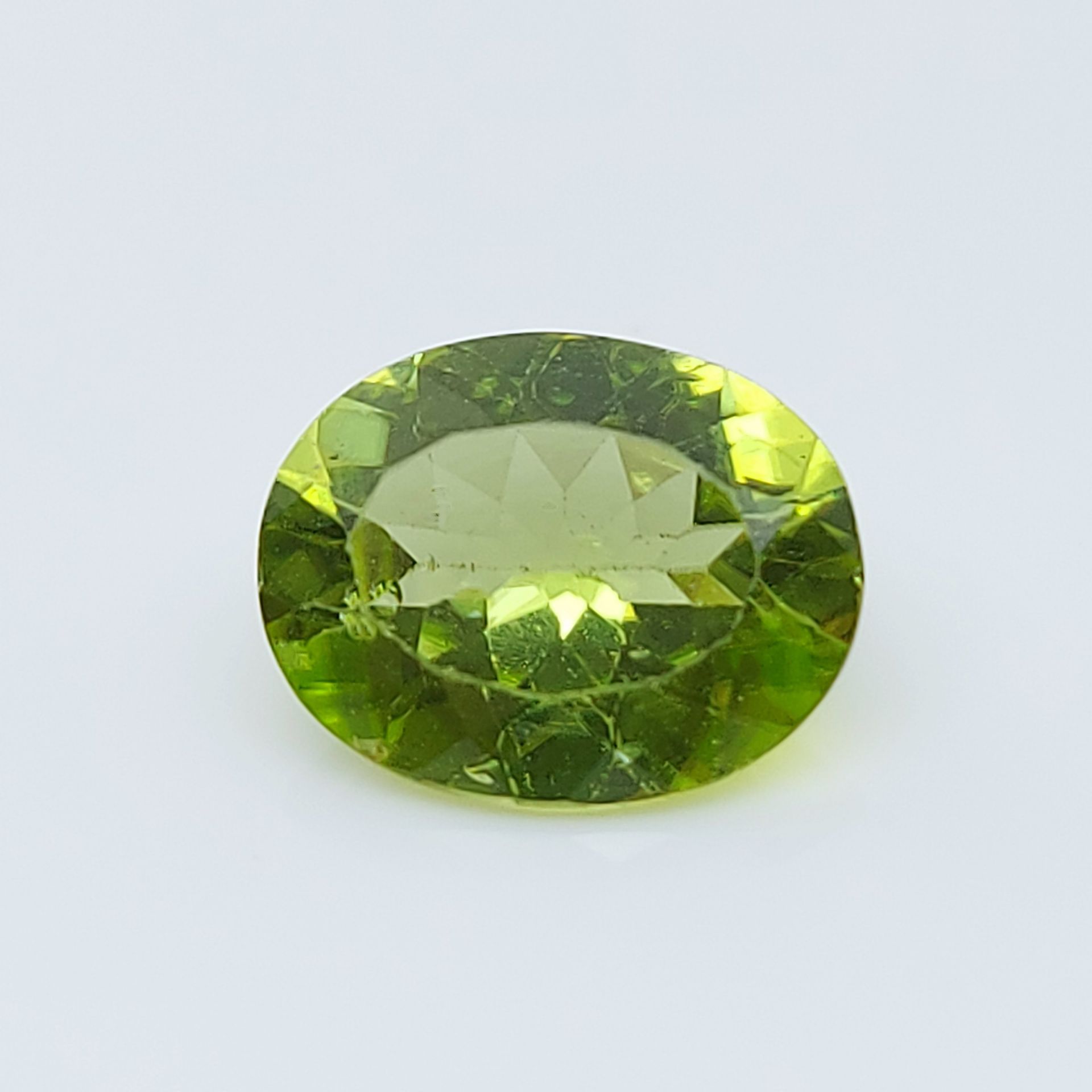 Péridot Brésil – 2.35 cts PERIDOT - 产自巴西 - 绿色 - 椭圆形 - 无可挑剔 - 重量2.35克拉 - 尺寸：9.98x&hellip;