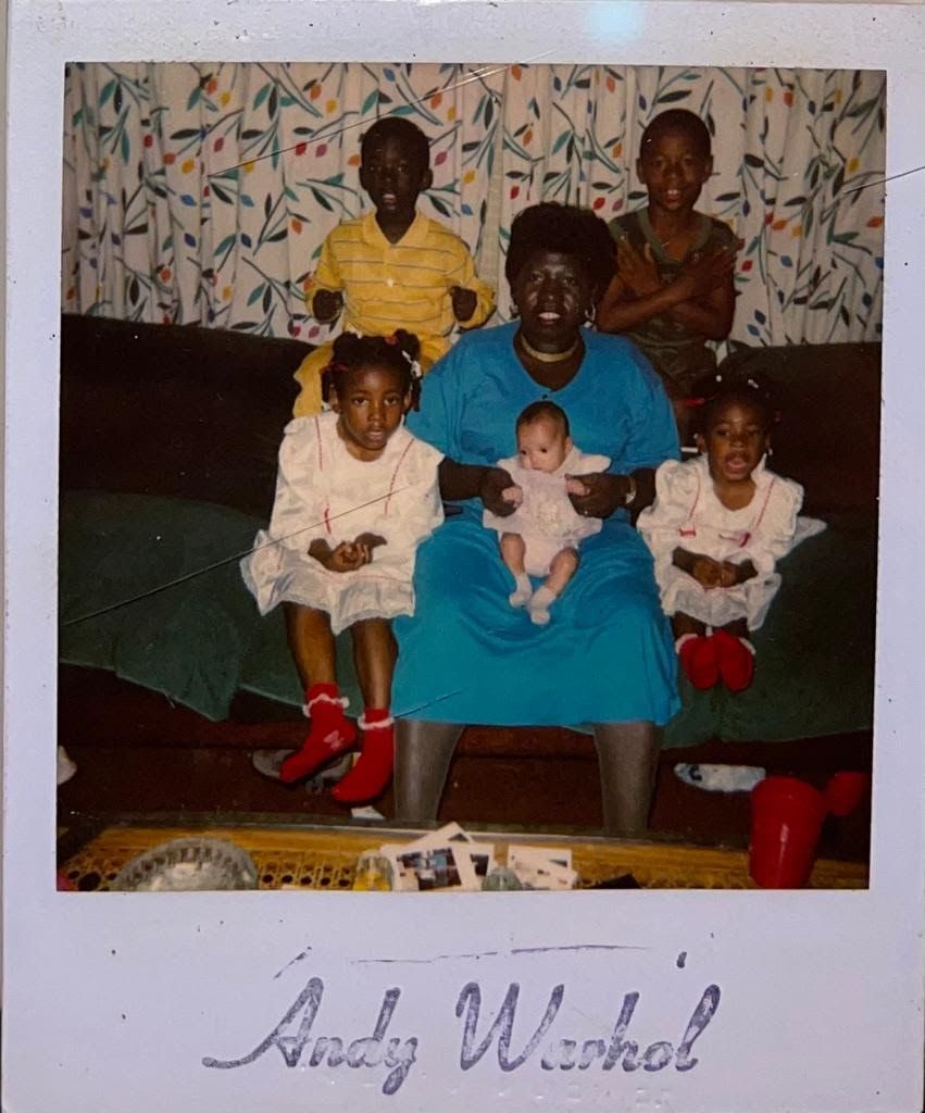 ANDY WARHOL ( Attr.) (AMERICAN, 1928-1987) 安迪-沃霍尔（Attr.）--家庭画像，1986年



在宝丽来照片的背&hellip;