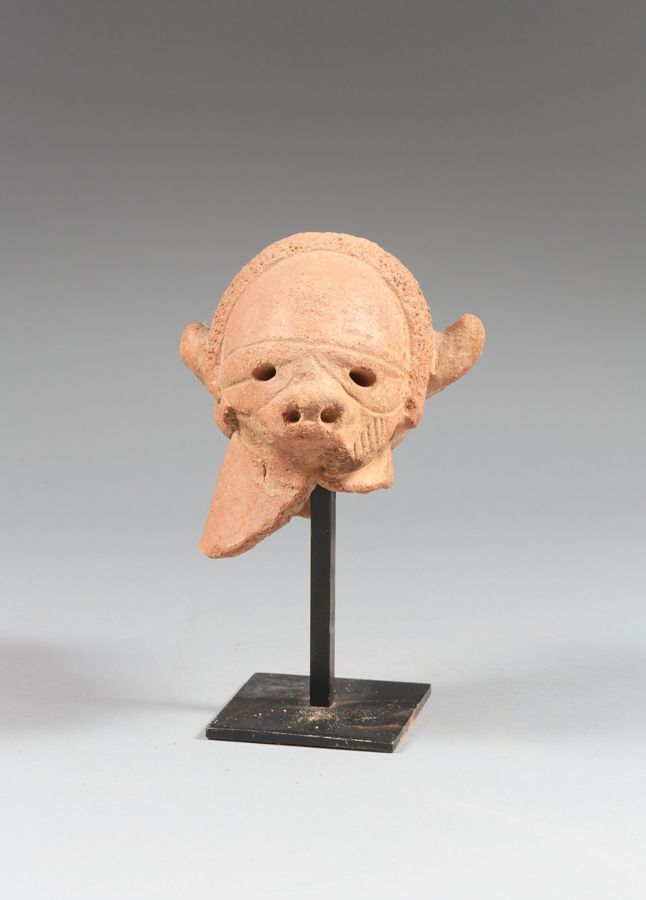 Tête Nok 变形的头。

尼日利亚, 诺克文化, (公元前5年-公元1年)

陶器

高15厘米