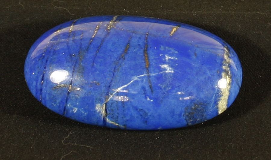 Lapis-Lazuli 一块青金石卵石，被打磨成强烈的蓝色。

长：8.4厘米 

166 g