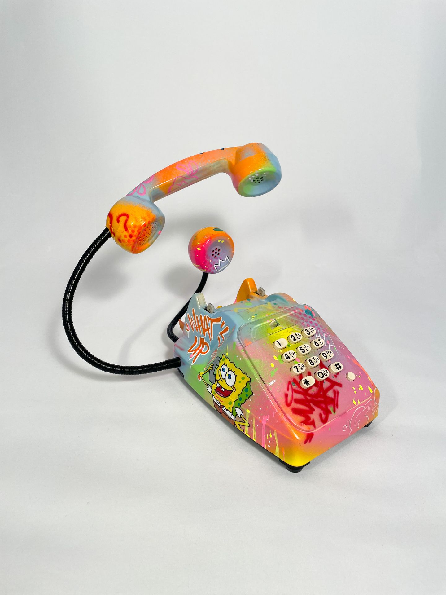 ANTHONY GRIP Bob Phone -

Mischtechnik auf einem Telefon: 

Acryl, Spraydose

Im&hellip;