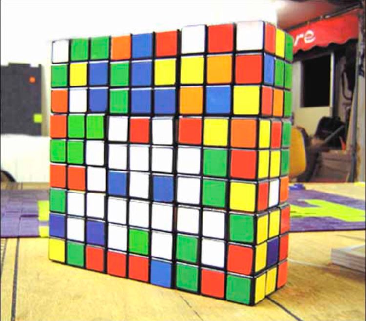 INVADER (D’APRÈS) Tecnica mista dell'artista INVADER. Set di 9 cubi di Rubik che&hellip;