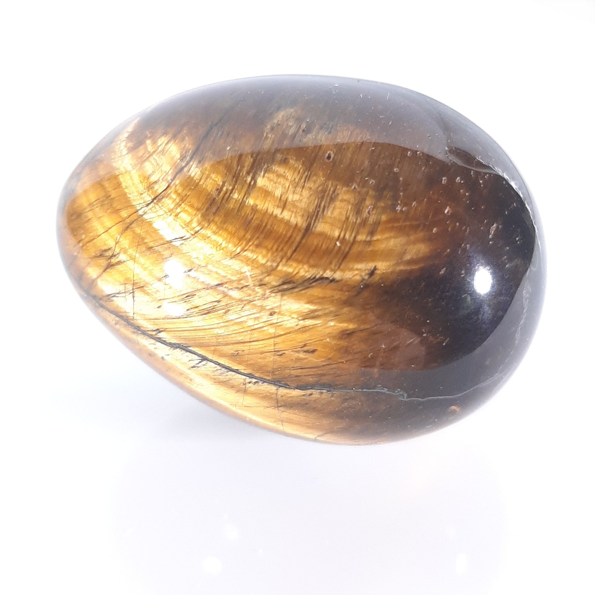 ŒIL DE TIGRE - 73.16 gr 虎眼石，含有闪石和褐铁矿的纤维状内含物，使其具有深黄褐色的光泽和颜色 - 极好的品质 - 完全抛光 - 蛋形 -&hellip;