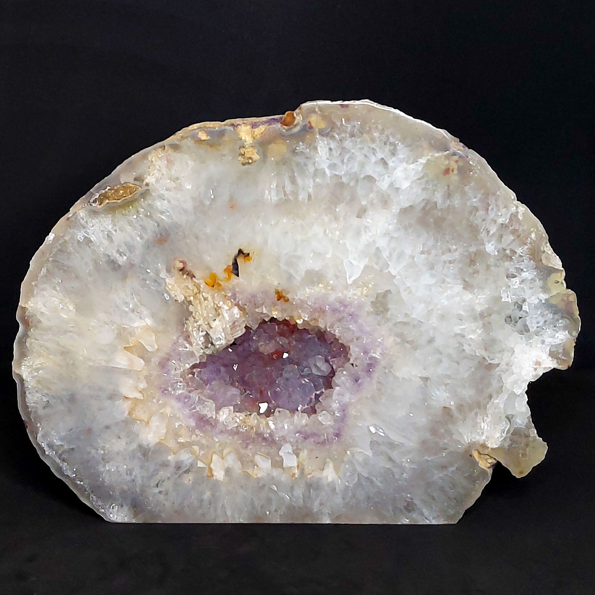 AMETHYSTE - Brésil - 4113 gr 紫晶圆锥体，周围是美丽的半透明石英 - 产自巴西 - 紫晶为紫色，石英为灰蓝色至白色 - 极好的 - &hellip;