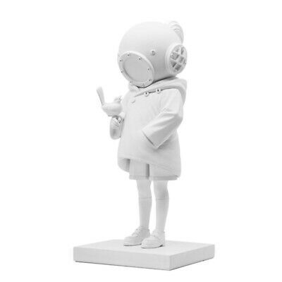 BANKSY( D'APRÈS) X MEDICOM TOY 品牌化系列

班克斯：深海潜水员

聚丙烯 

全白版（1/6）

在其原包装盒中

高30厘米