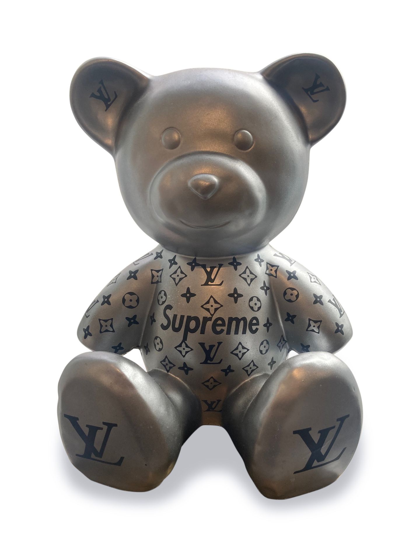 John TOBB (NÉ EN 1953) Skulptur Bär SUPREME (BLACK & GREY METAL), 2023
Mischtech&hellip;