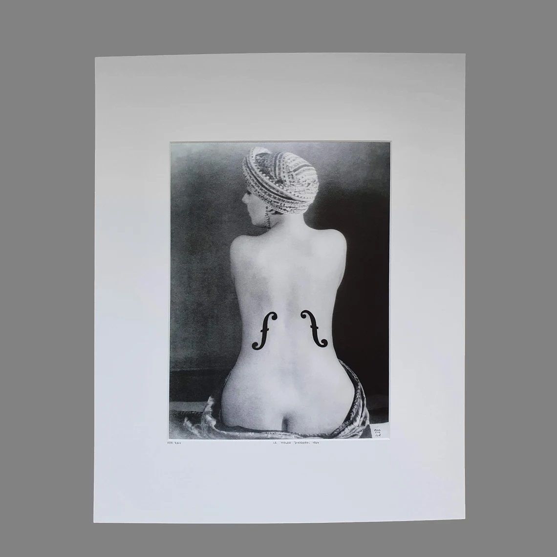 MAN RAY (after) 艺术家：曼-雷（Emmanuel Radnitsky，被称为，1890-1976）。
标题： 黑与白，1926年
技术：明胶溴化&hellip;
