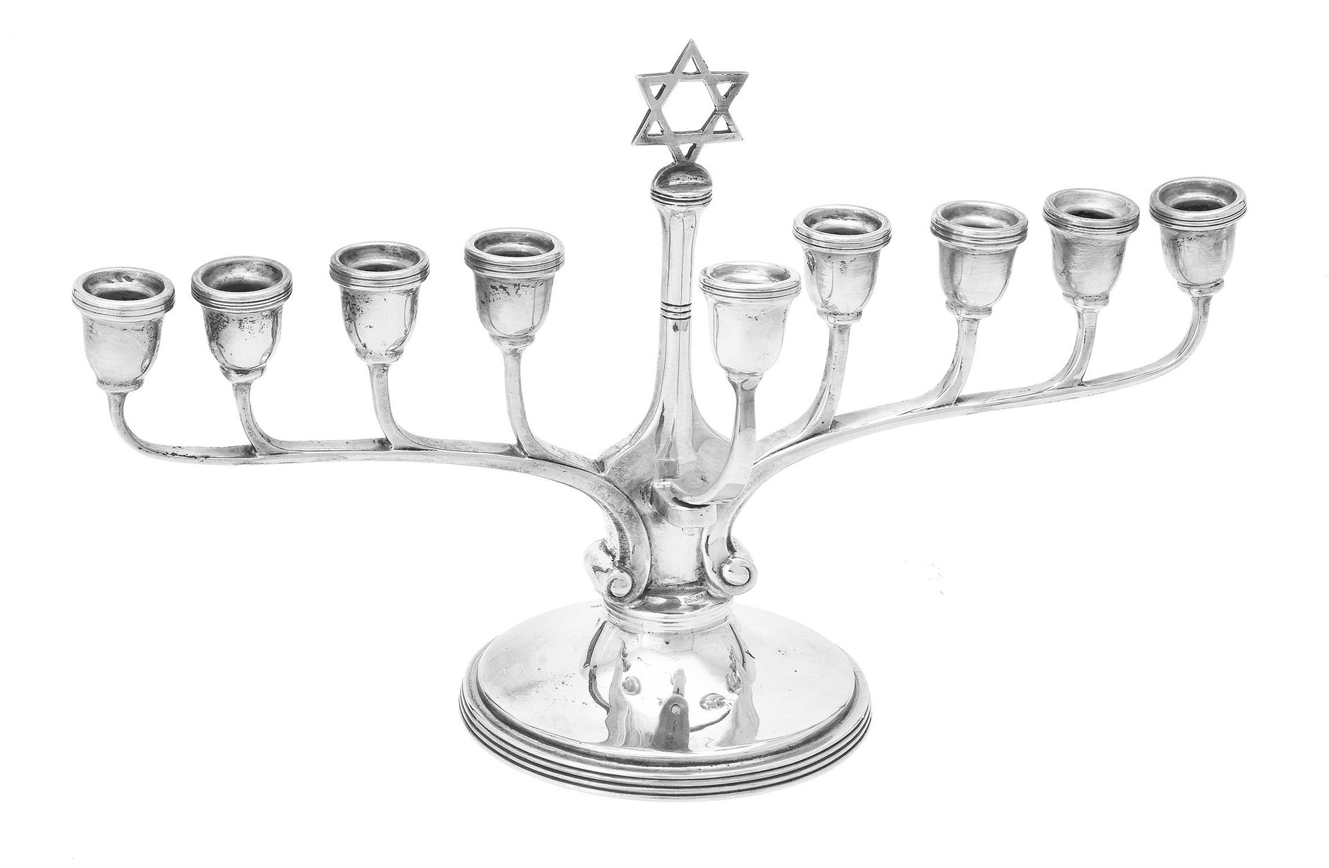 A silver nine branch Menorah by Adie Bros. Ltd. Menorah de plata de nueve ramas,&hellip;
