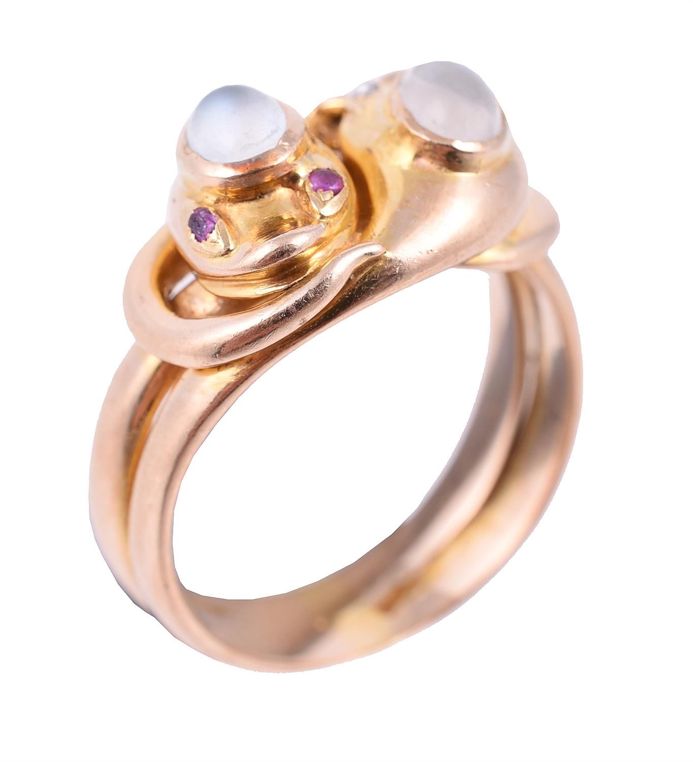 A late Victorian moonstone, ruby and diamond double serpent ring Un anello tardo&hellip;