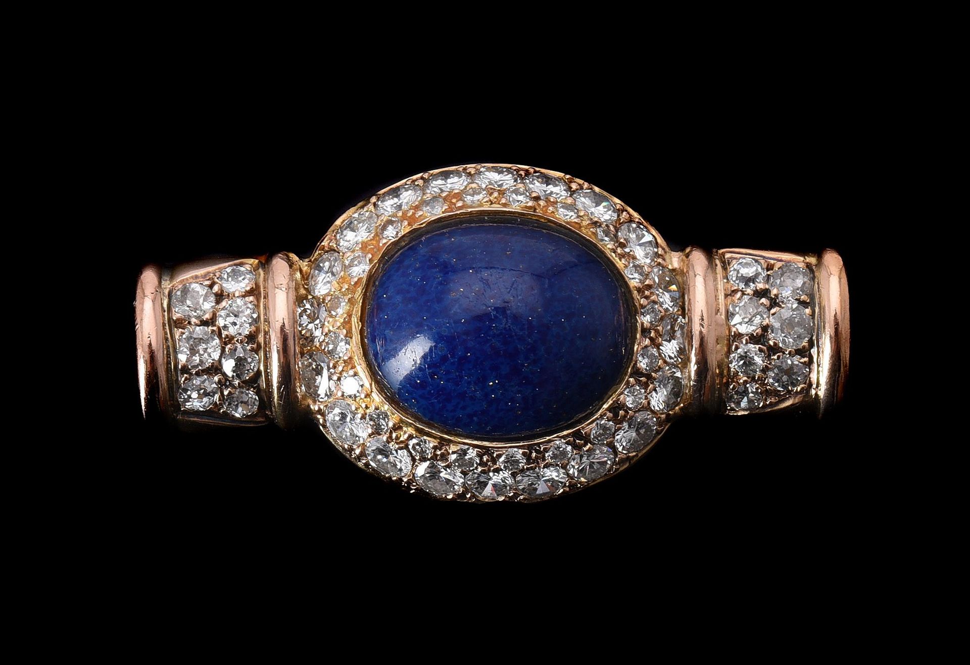A diamond and blue paste brooch Une broche en diamant et pâte bleue, le cabochon&hellip;