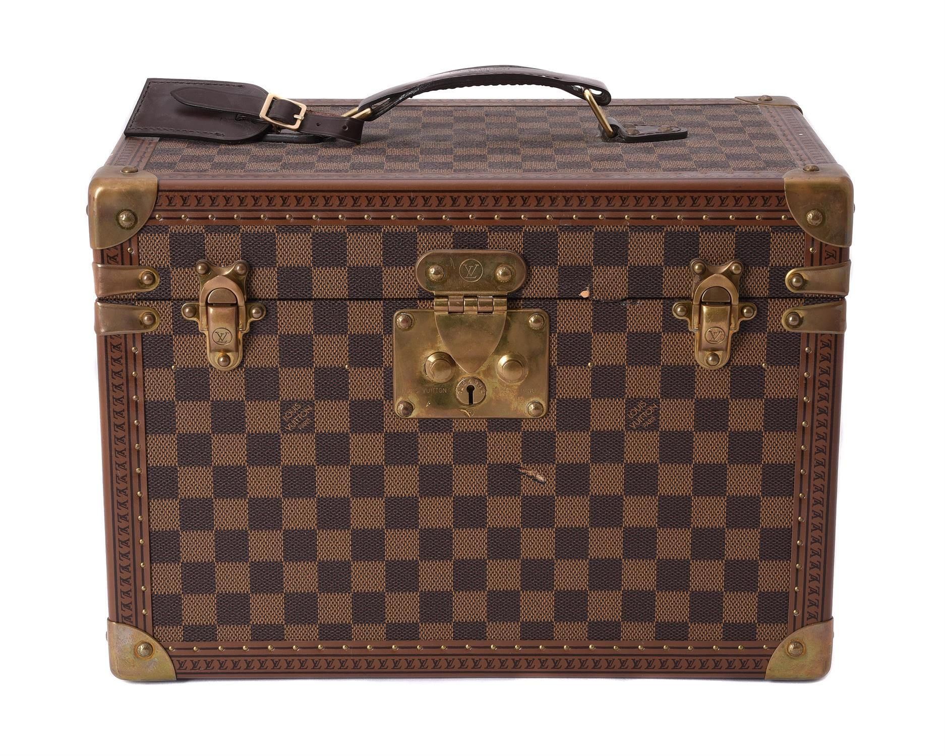 Louis Vuitton, a demier canvas hard travel case 路易威登，一个硬帆布旅行箱，有皮革装饰和环形手柄，黄铜配件和钥匙&hellip;