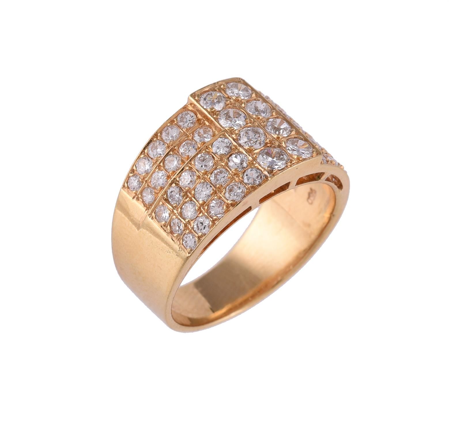 A diamond dress ring 钻石戒指，宽大的密镶明亮式切割钻石戒面，总重约1.40克拉，印有750 18K，手指尺寸为Q，总重9.4克