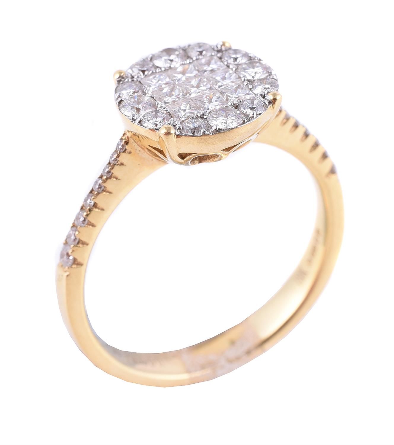 A Diamond Cluster Ring Anillo en racimo de diamantes, el panel circular engastad&hellip;