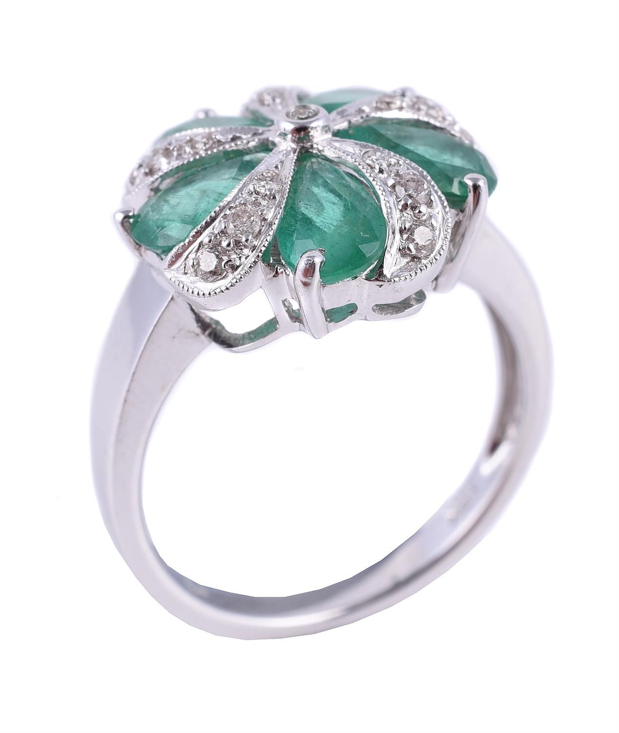 A diamond and emerald dress ring 钻石和祖母绿礼服戒指，螺旋形的花头簇拥着梨形切割的祖母绿，中间是明亮式切割的钻石，共约0.15&hellip;