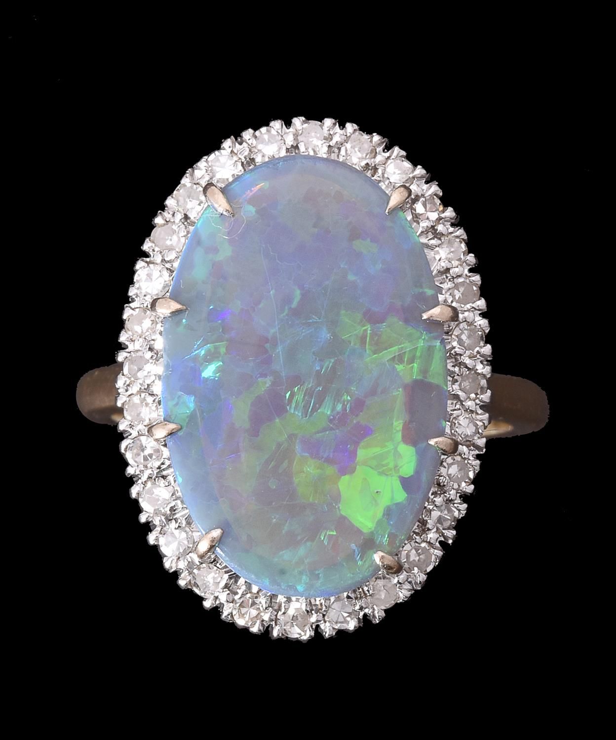 An opal and diamond cluster ring Une bague en opale et diamant, le panneau d'opa&hellip;