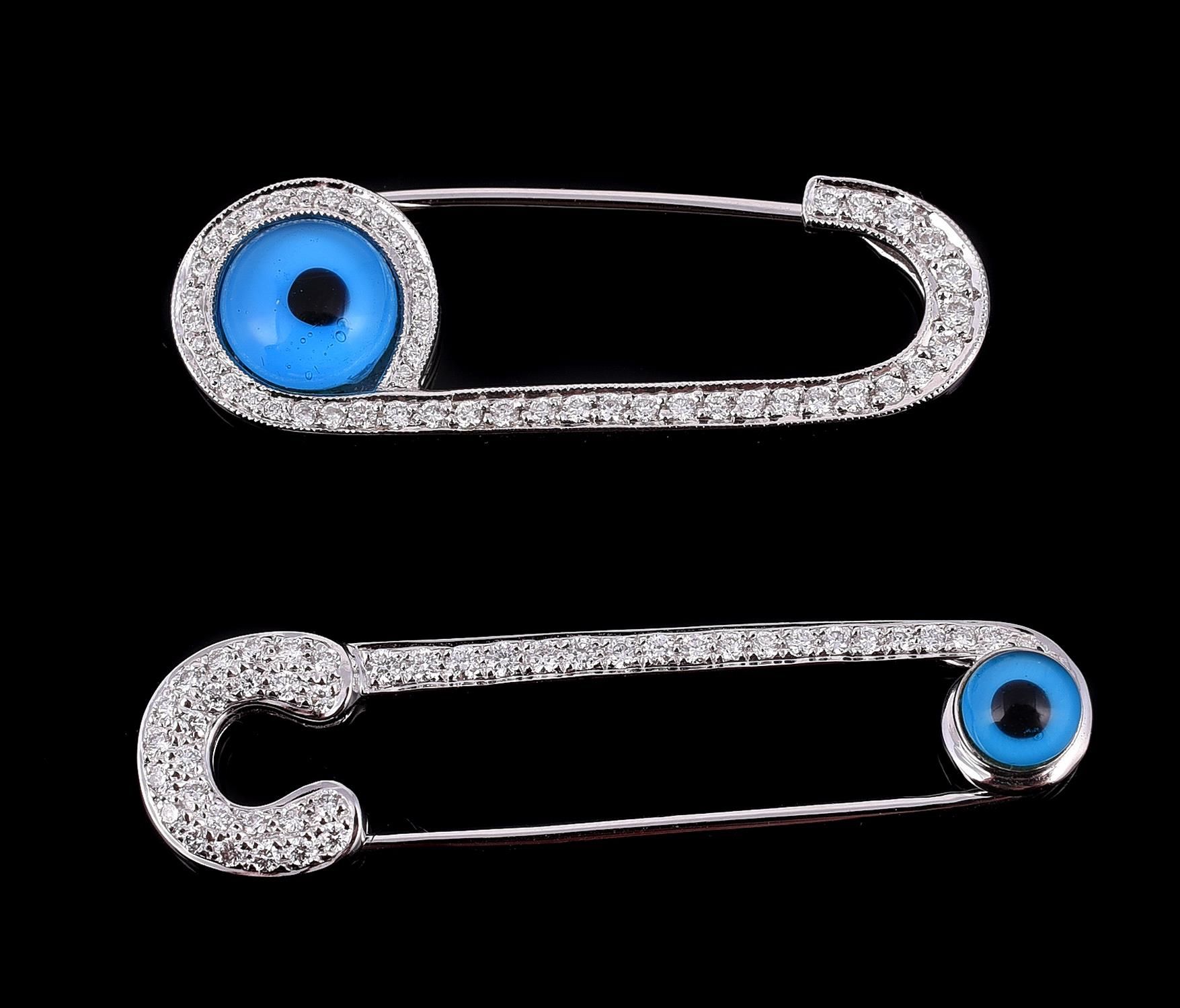 Two diamond set Eye safety pin brooches 两个镶钻眼安全别针，别针上都镶嵌了一排明亮式切割的钻石，并有一个糊状的眼睛点缀，&hellip;