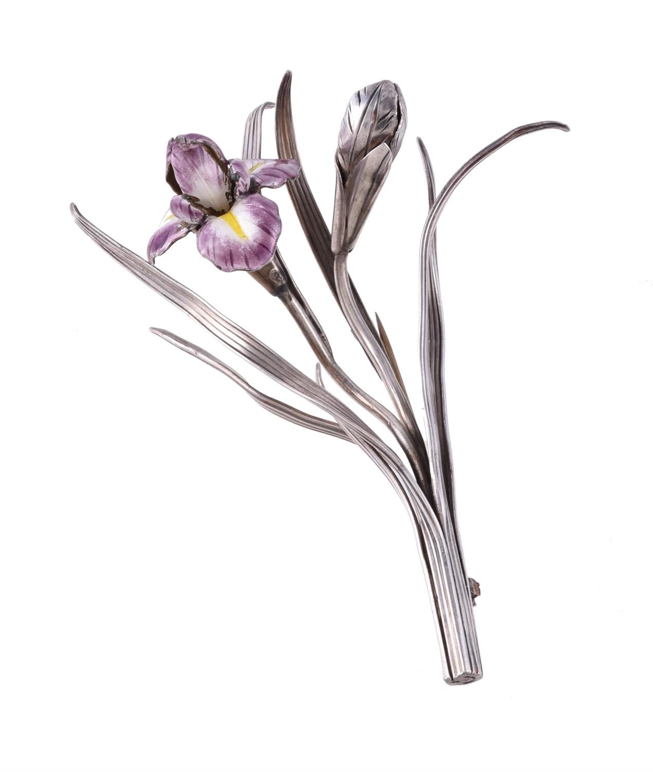 A Chinese silver coloured iris spray brooch 中国银色鸢尾花胸针，银色花蕾的条纹叶子和紫黄珐琅的鸢尾花头，花茎上印有中&hellip;