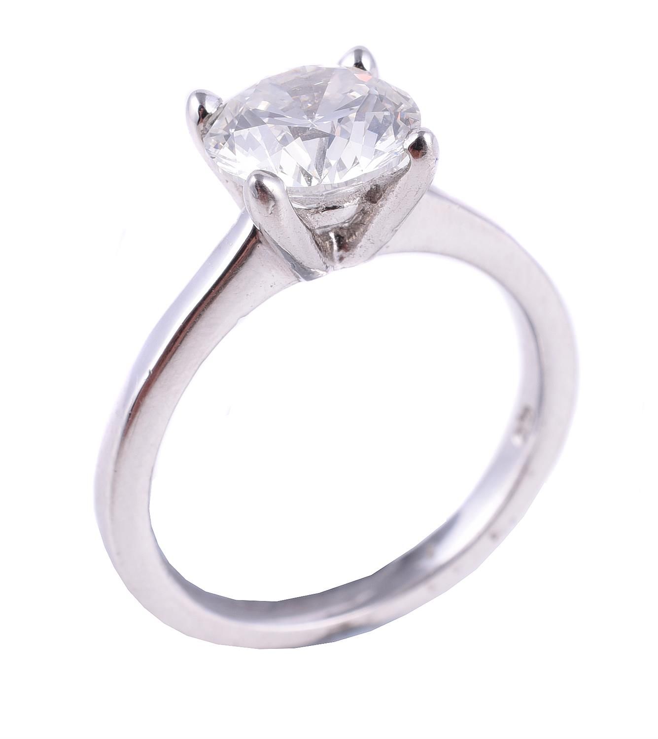 A single stone diamond ring 一枚单石钻石戒指，明亮式切割钻石估计重1.81克拉，手指尺寸为L 1/2，总重5.1克