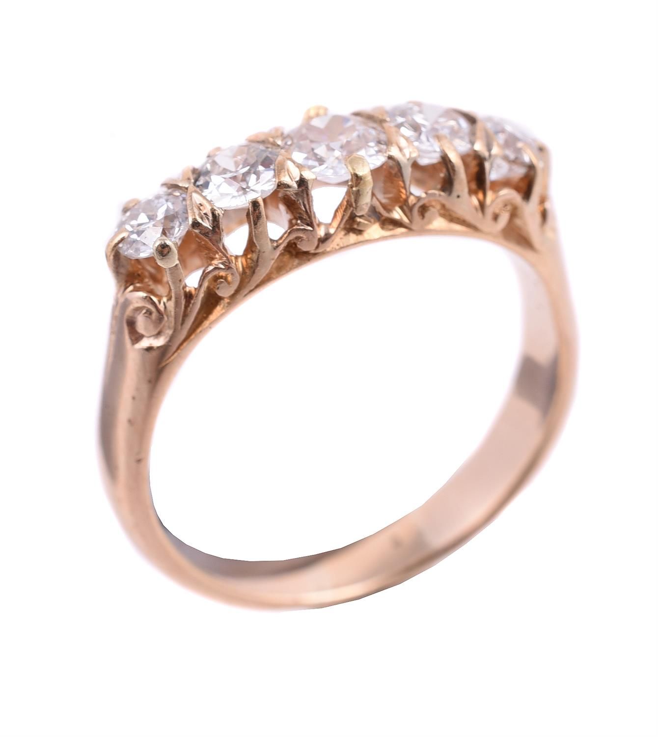 A five stone diamond ring 五颗钻石戒指，五颗老式切割钻石在爪式镶嵌中，共约1.00克拉，手指尺寸为Q 1/2，总重5.1克