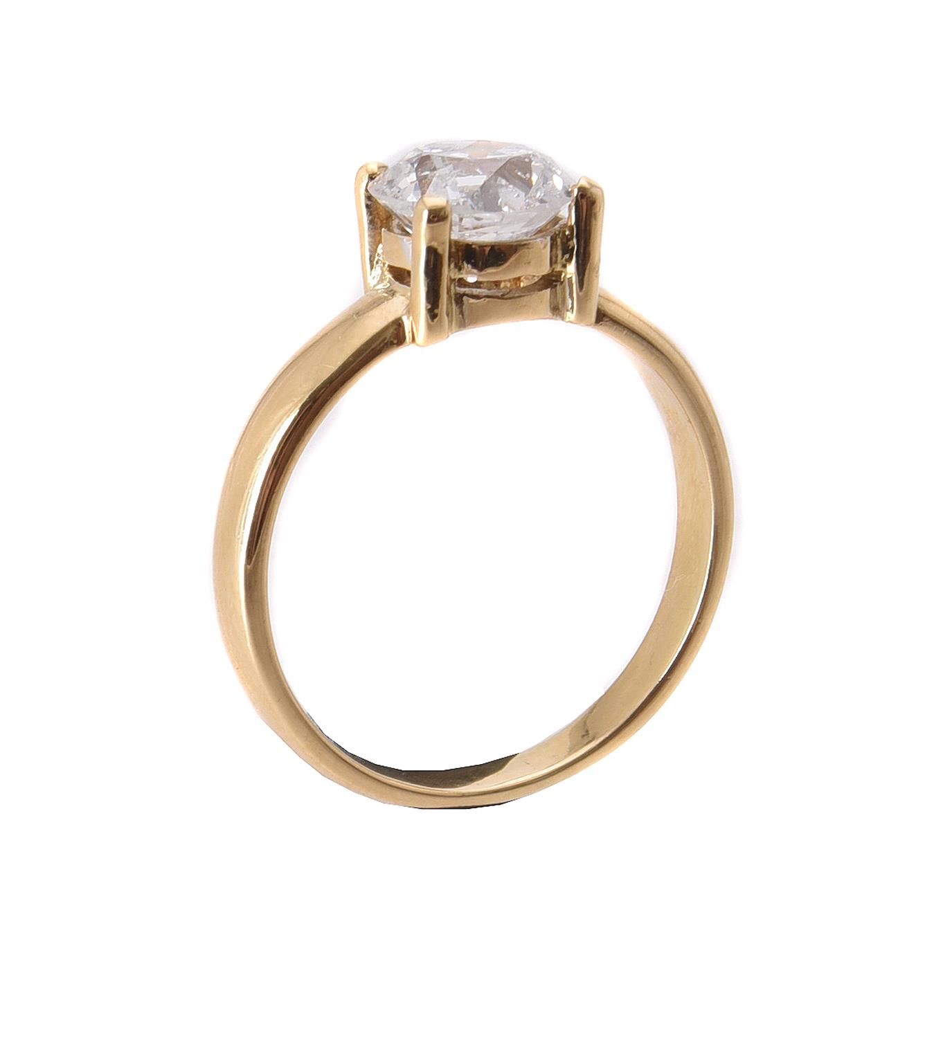 A diamond single stone ring 一枚钻石戒指，四爪镶嵌的明亮式切割钻石重1.68克拉，抛光的戒柄上印有750，手指尺寸为O，总重4.2克&hellip;